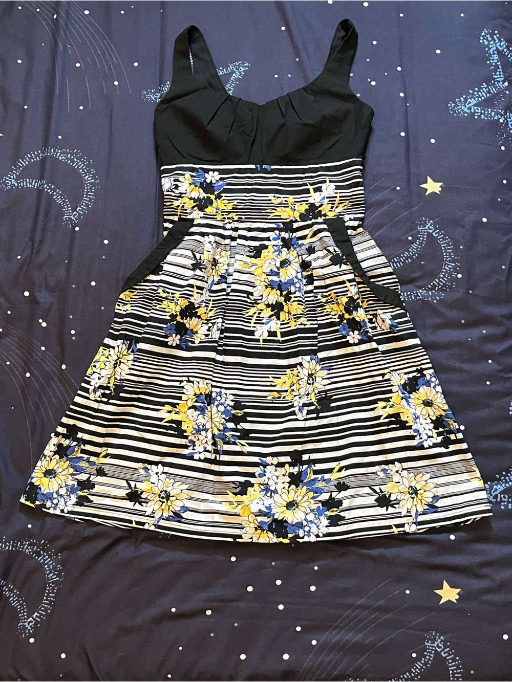Women’s B. Smart Sz 4 Floral Stripe Fit-and-Flare Dress with pockets!
